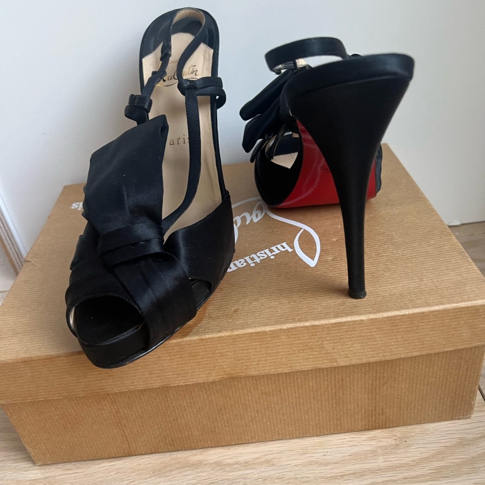 100% Authentic Christian Louboutin Pour Monsieur
120 Crepe Satin black